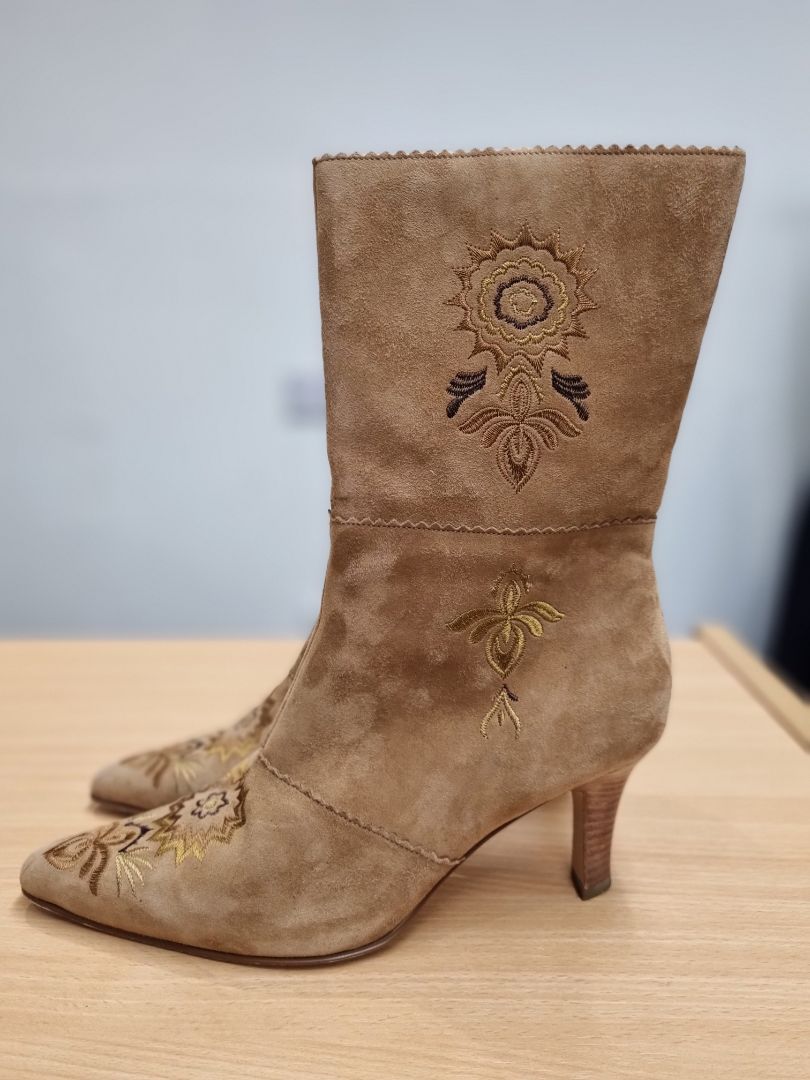 Roland Cartier Tan Embroidered Pointed Toe Suede Boots - Size 5