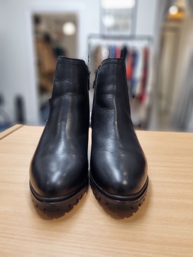 Carmela Black Heeled Chelsea Boots - Size 5