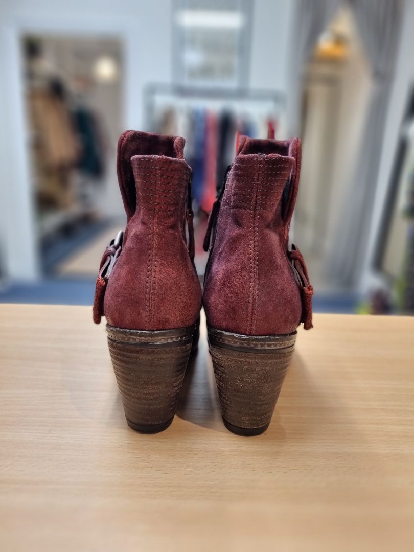 MJUS Maroon Red Heeled Ankle Boots - Size 5