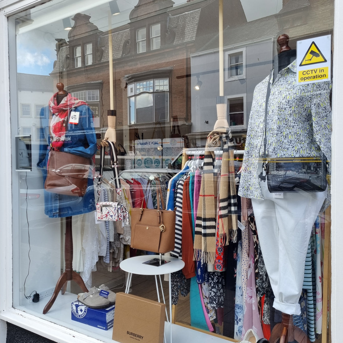 Designer handbags and High quality clothes at the handpicked shop window