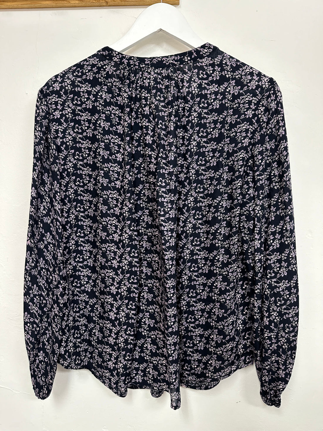 Velvet by Graham & Spencer Navy Pink Floral Puff Sleeve Blouse - Size S