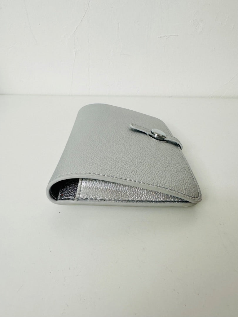 House of Milano Silver Clutch Purse - Size